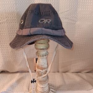 OUTDOOR RESEARCH BUCKET SUN HAT.